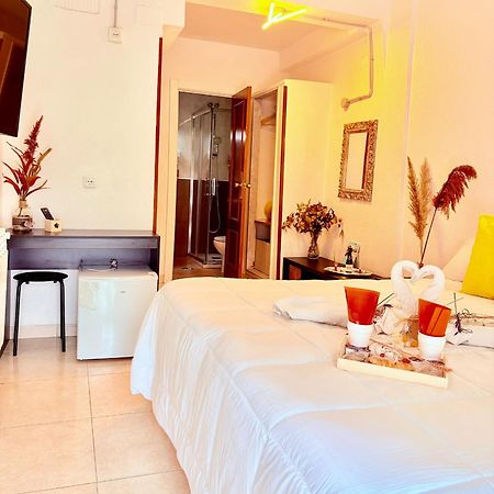 Hostal La Rosa Caces Zewnętrze zdjęcie