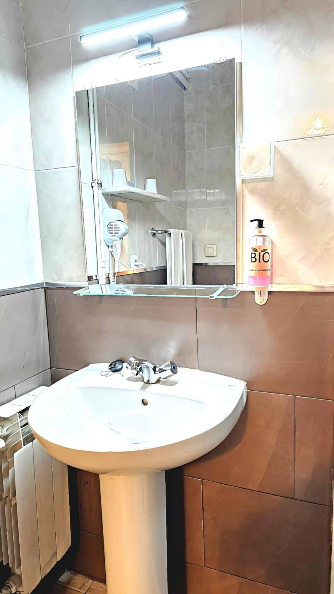 Hostal La Rosa Caces Zewnętrze zdjęcie