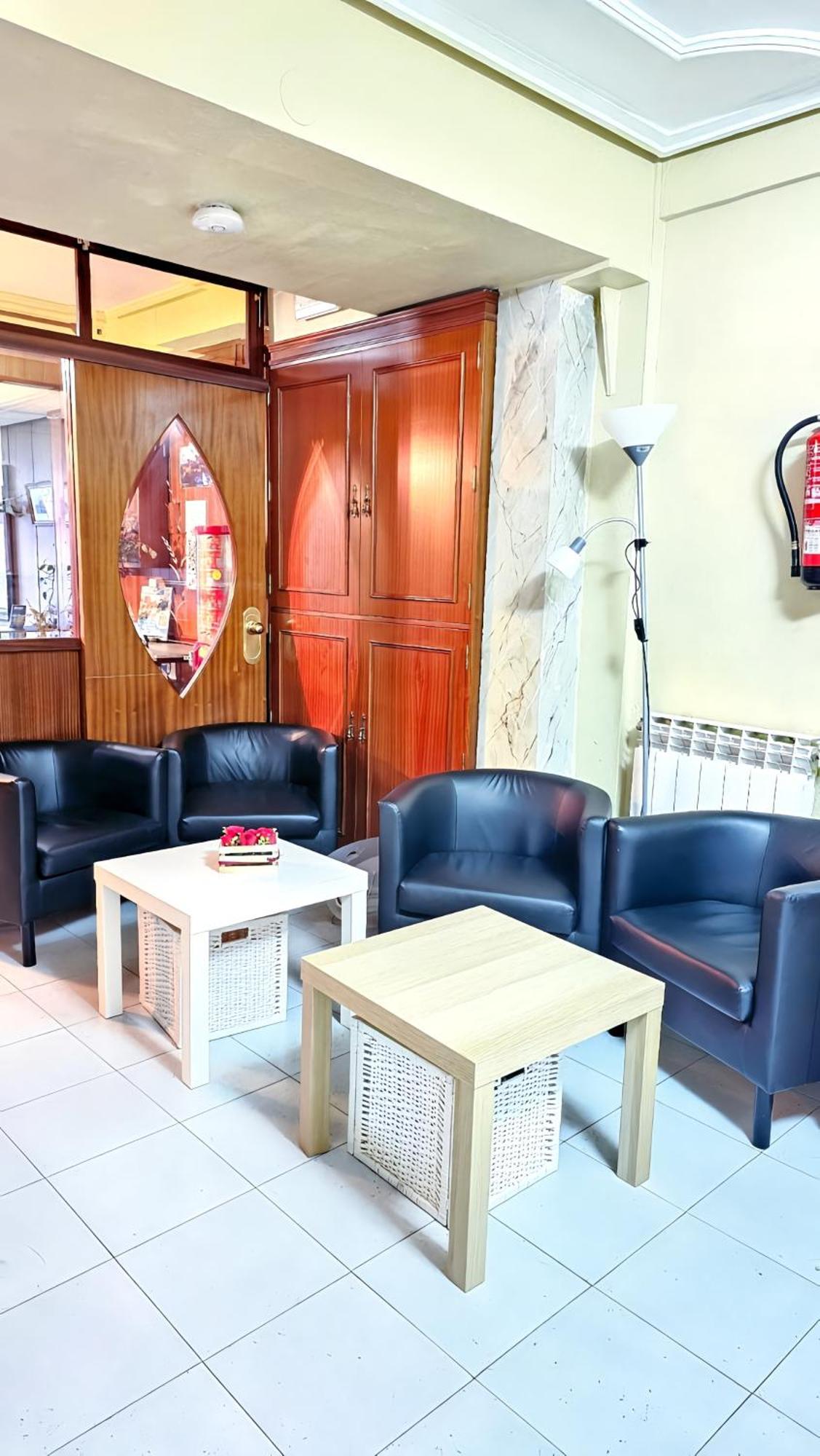 Hostal La Rosa Caces Zewnętrze zdjęcie