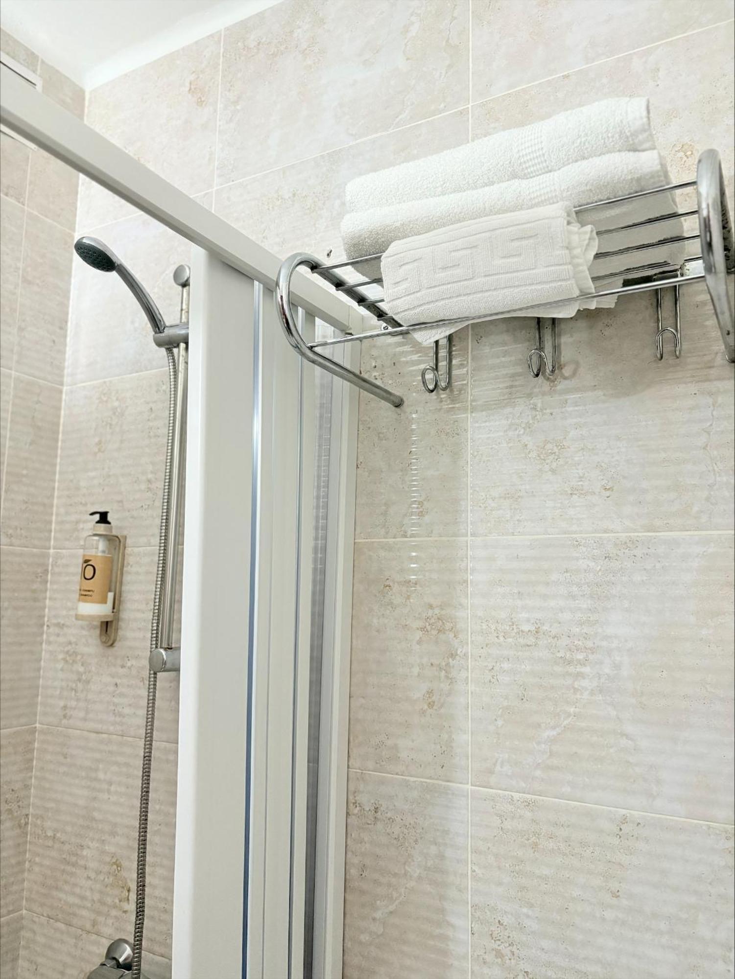 Hostal La Rosa Caces Zewnętrze zdjęcie