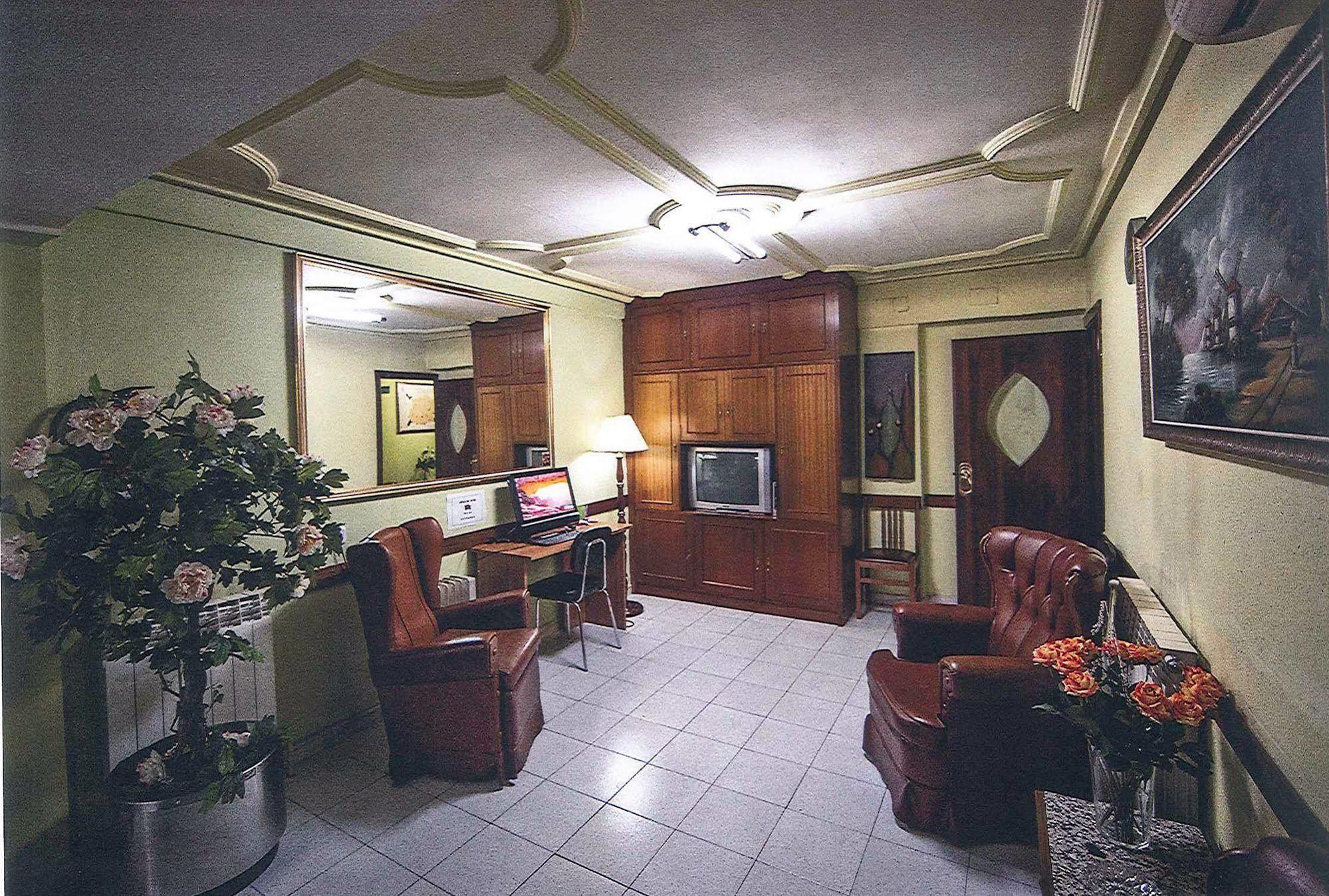 Hostal La Rosa Caces Zewnętrze zdjęcie