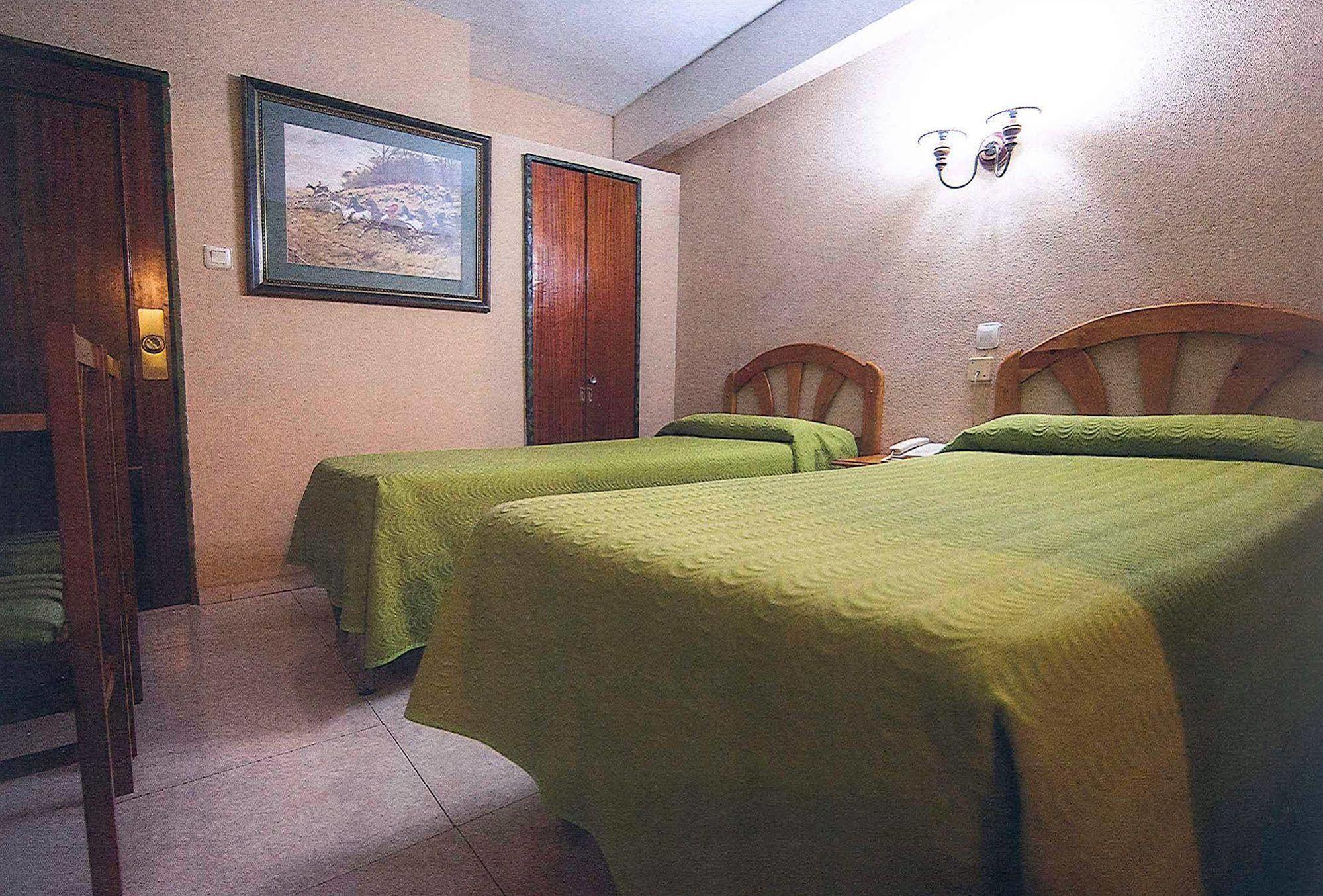 Hostal La Rosa Caces Zewnętrze zdjęcie