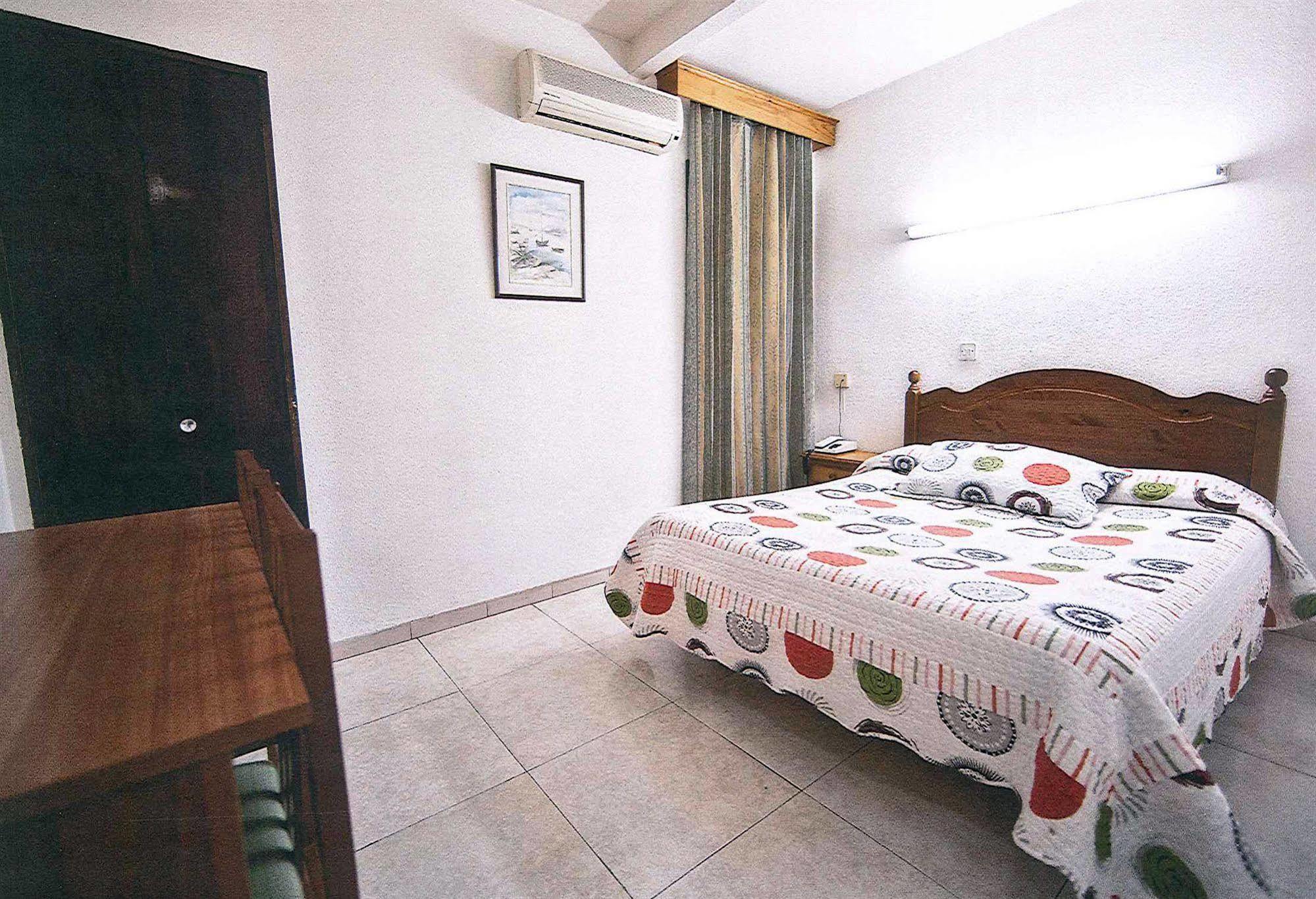 Hostal La Rosa Caces Zewnętrze zdjęcie