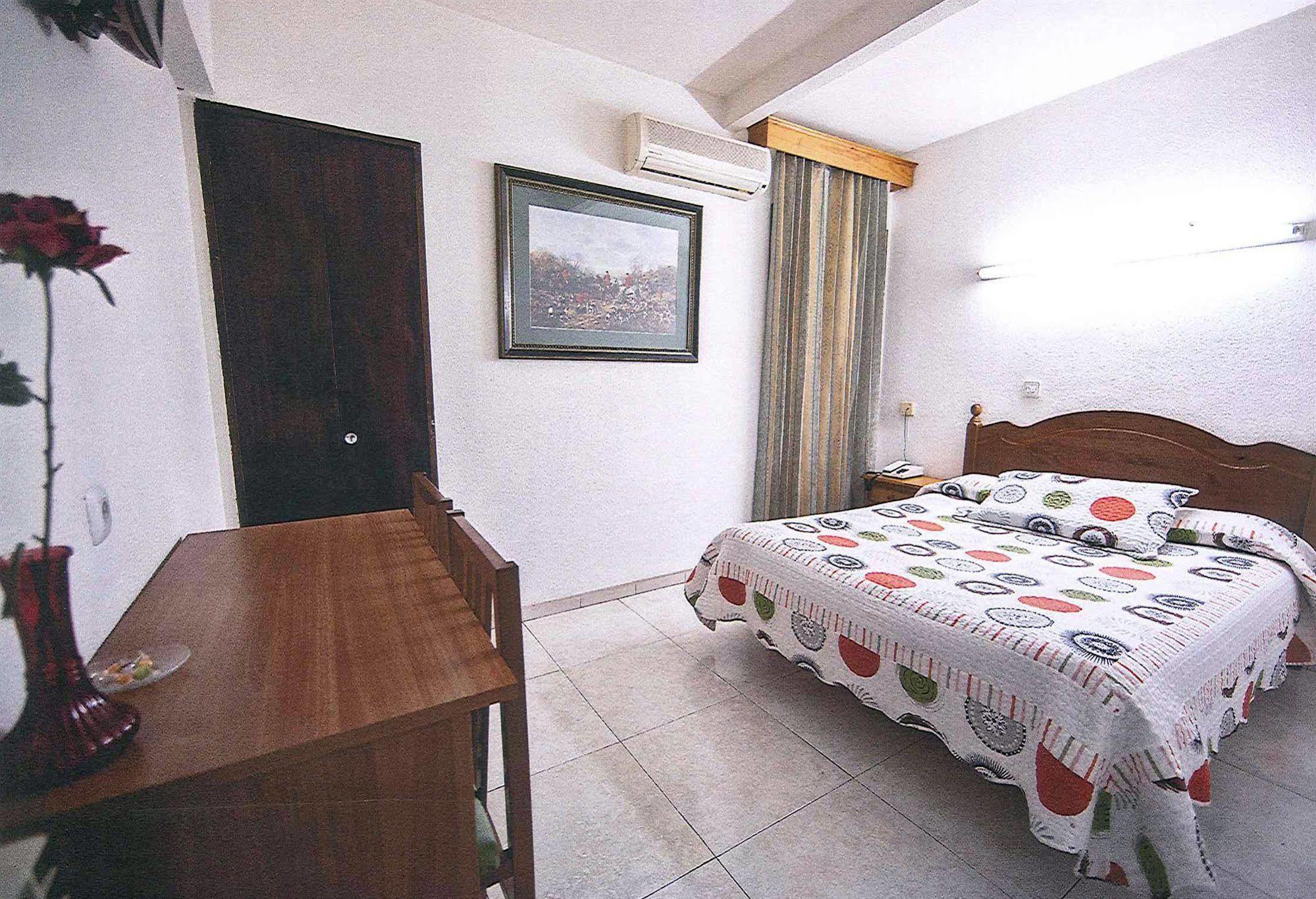 Hostal La Rosa Caces Zewnętrze zdjęcie