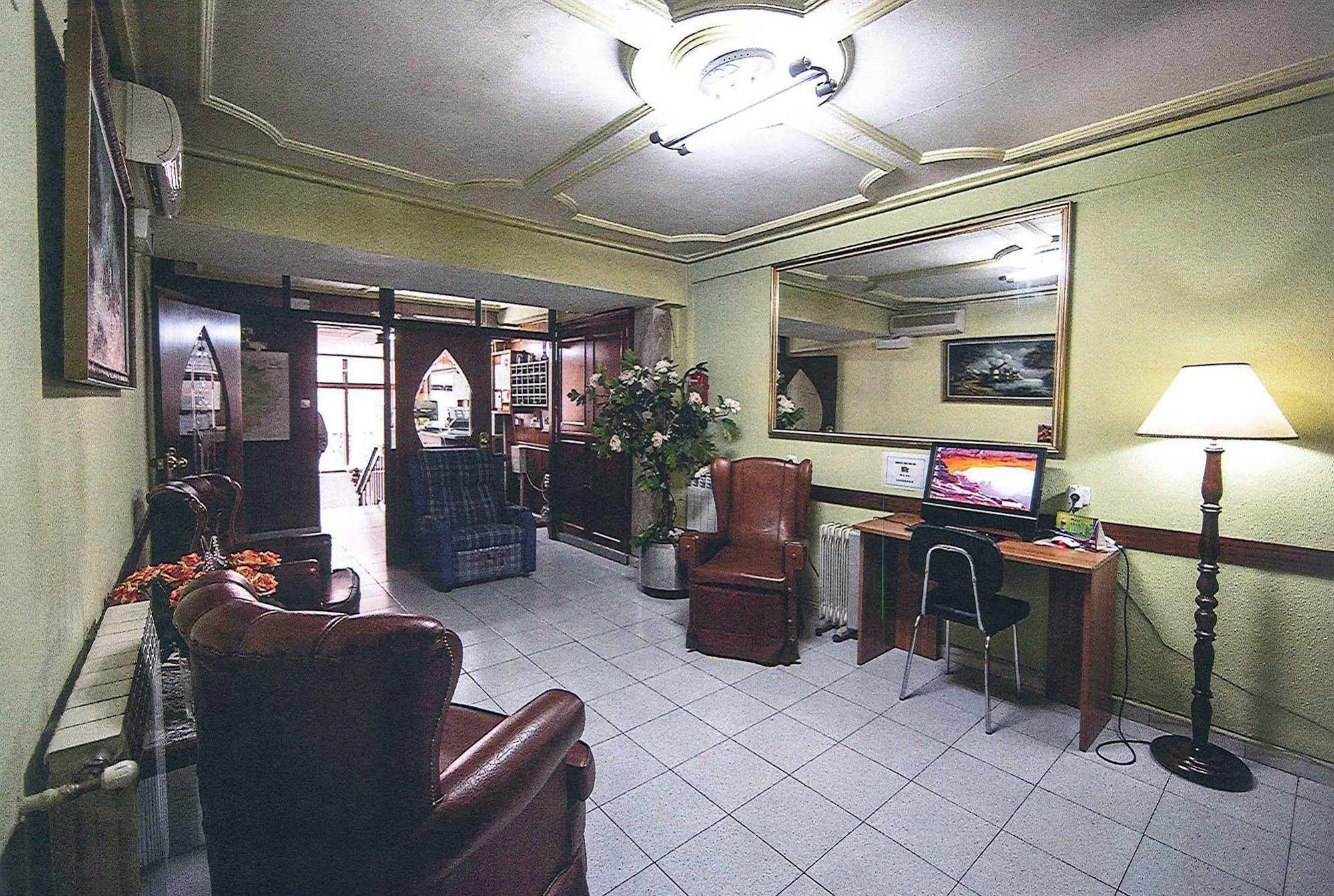 Hostal La Rosa Caces Zewnętrze zdjęcie